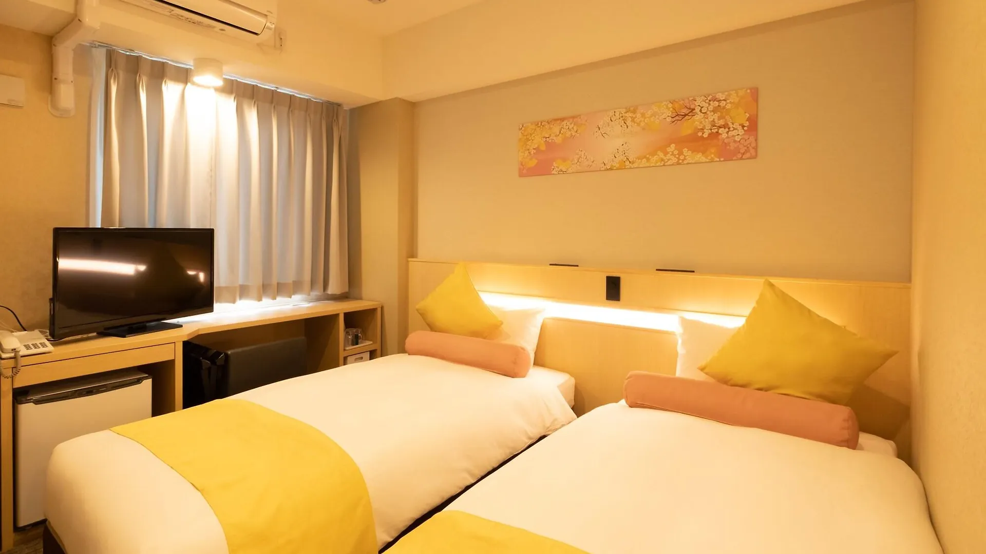 Shinsaibashi-Higashi Crystal Hotel Osaka 4*,  Japan